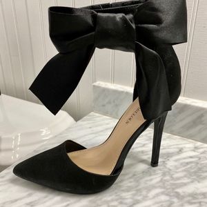 JustFab Shoes - Brand NEW Black Heels with Bow Accent